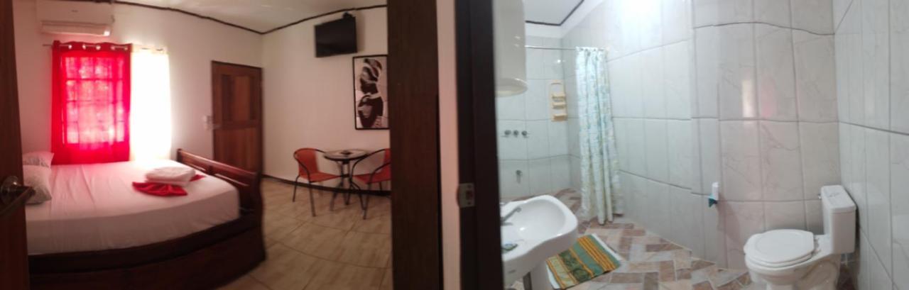Cabinas Smith Cahuita Exterior foto