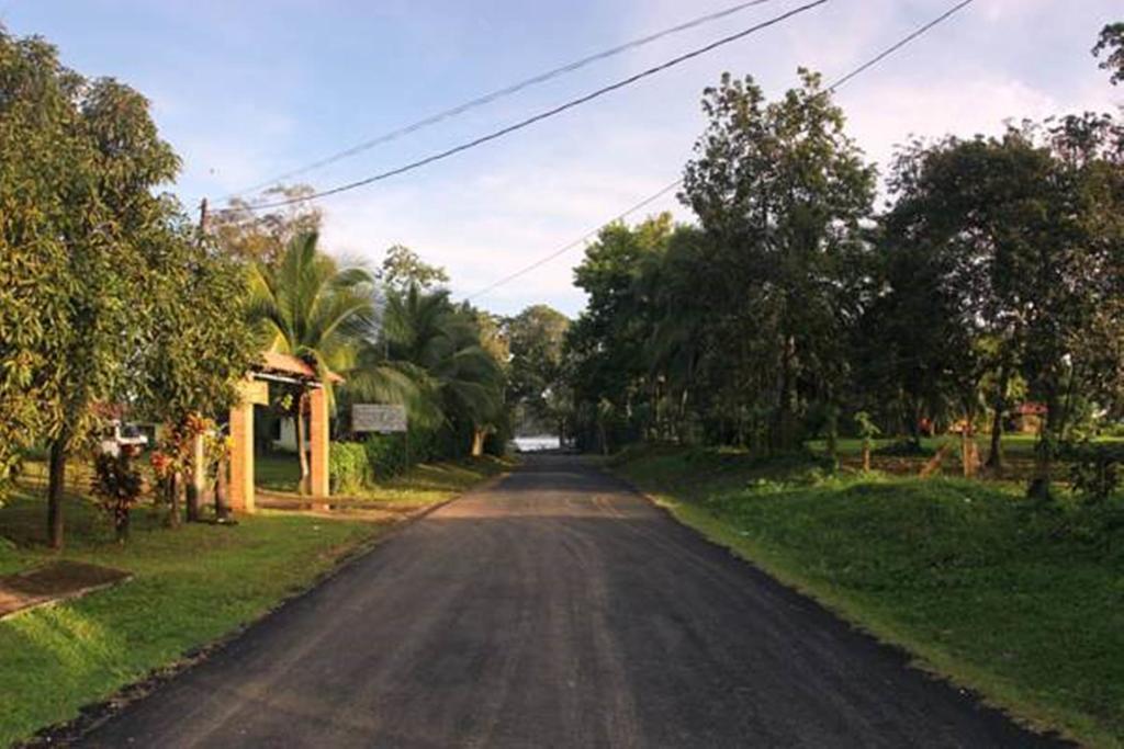 Cabinas Smith Cahuita Exterior foto